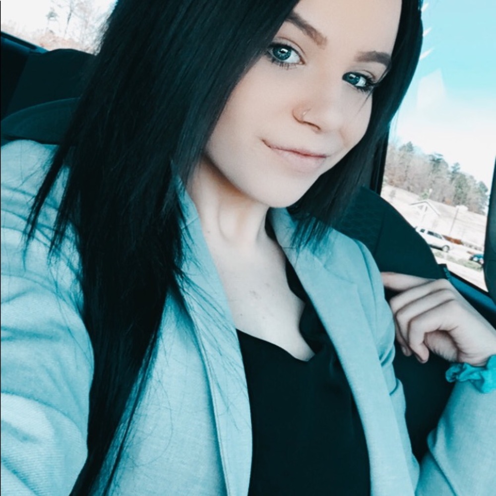 Meet your Posher, Haylee